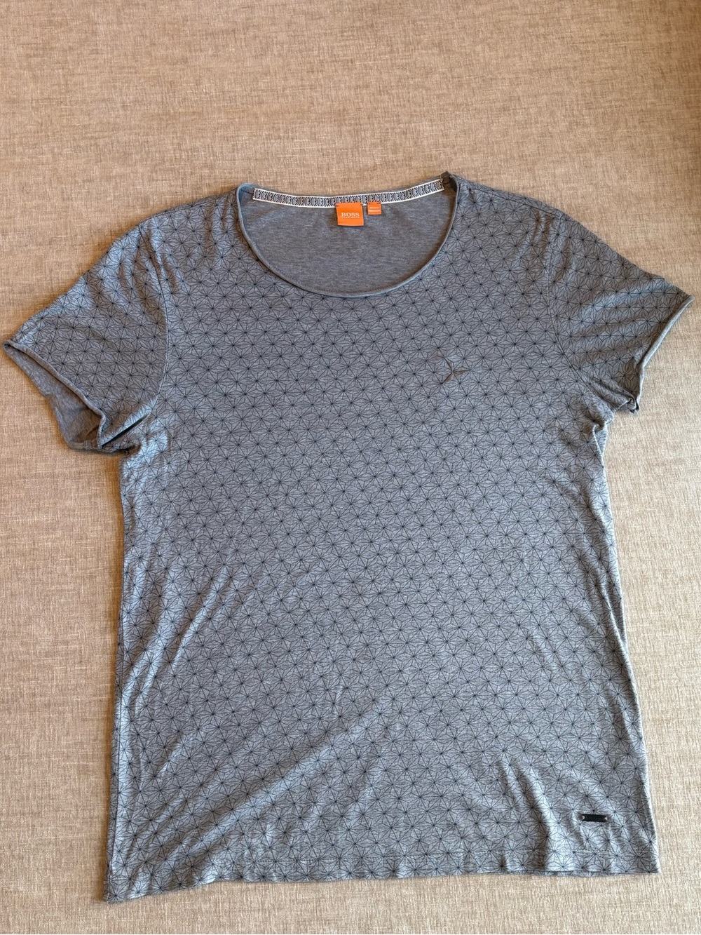 Hugo Boss Men's Grey Short-Sleeve Crew Neck Tee with Subtle Geo Print